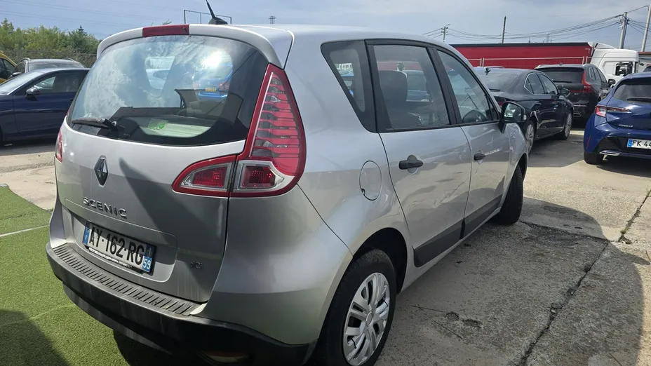 RENAULT Scenic -