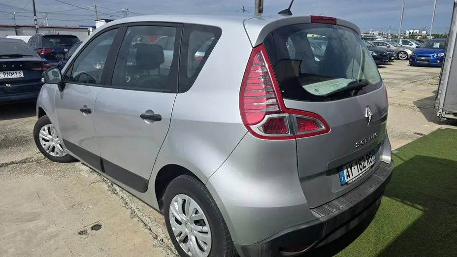 RENAULT Scenic -