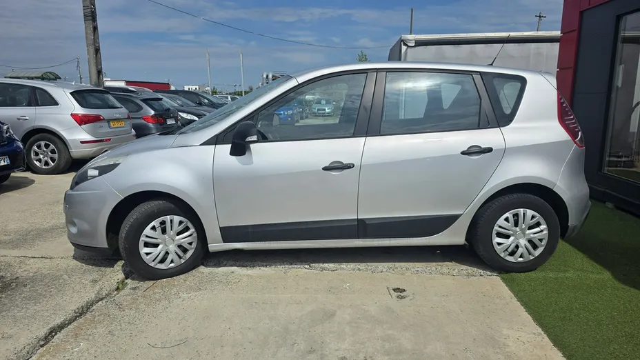 RENAULT Scenic -
