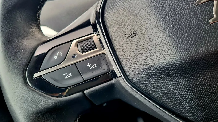 PEUGEOT 3008 -