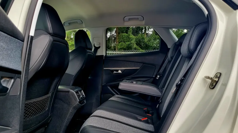PEUGEOT 3008 -