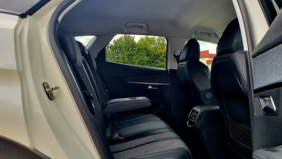 PEUGEOT 3008 -
