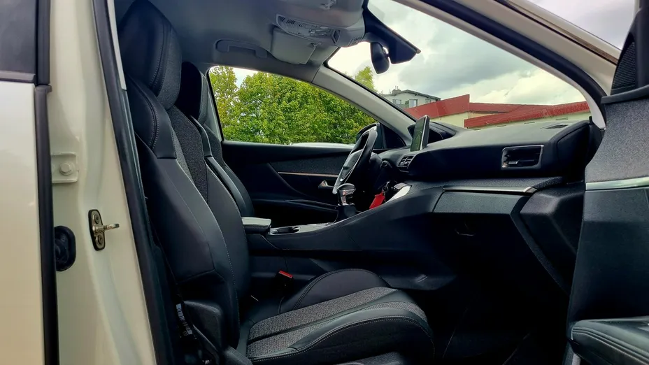 PEUGEOT 3008 -