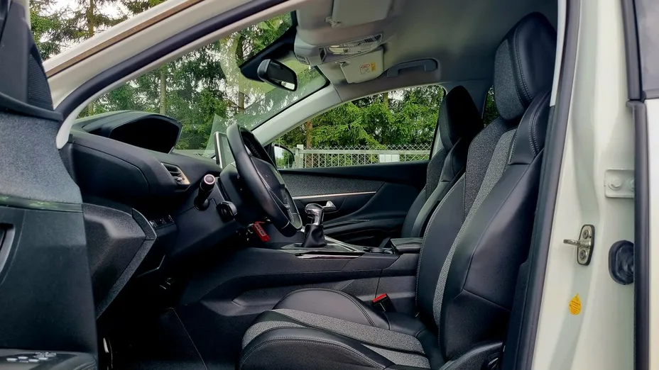 PEUGEOT 3008 -