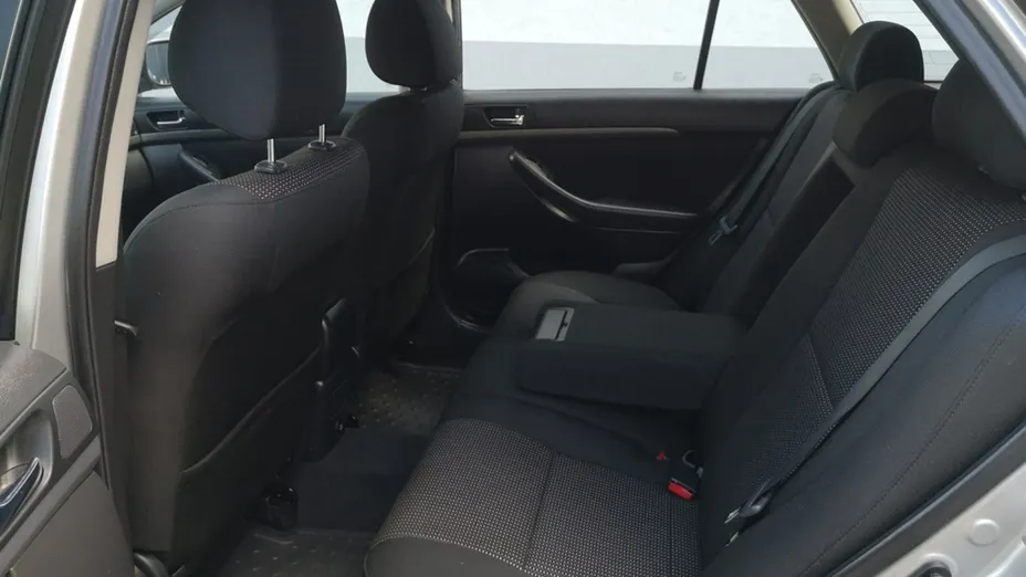 TOYOTA Avensis -