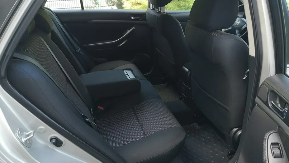 TOYOTA Avensis -