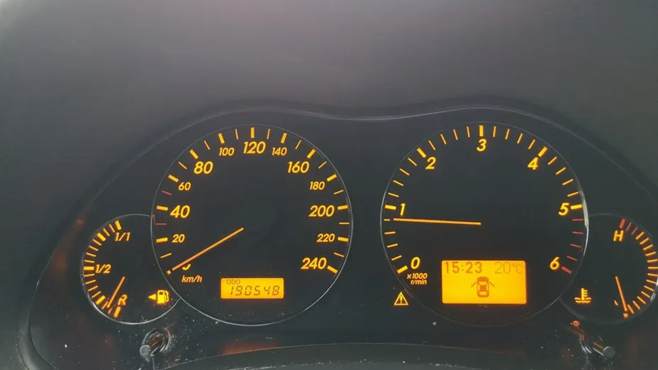 TOYOTA Avensis -