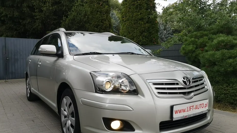 TOYOTA Avensis -
