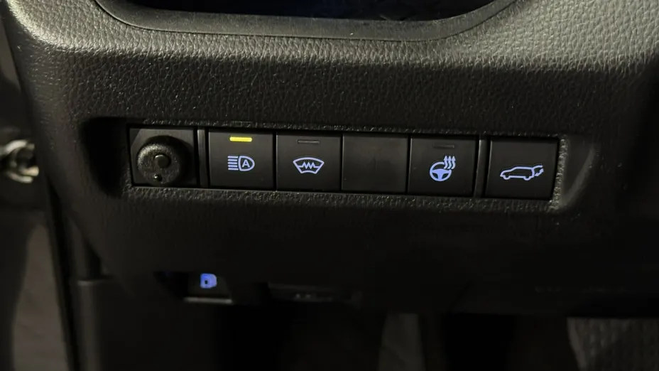TOYOTA RAV4 -