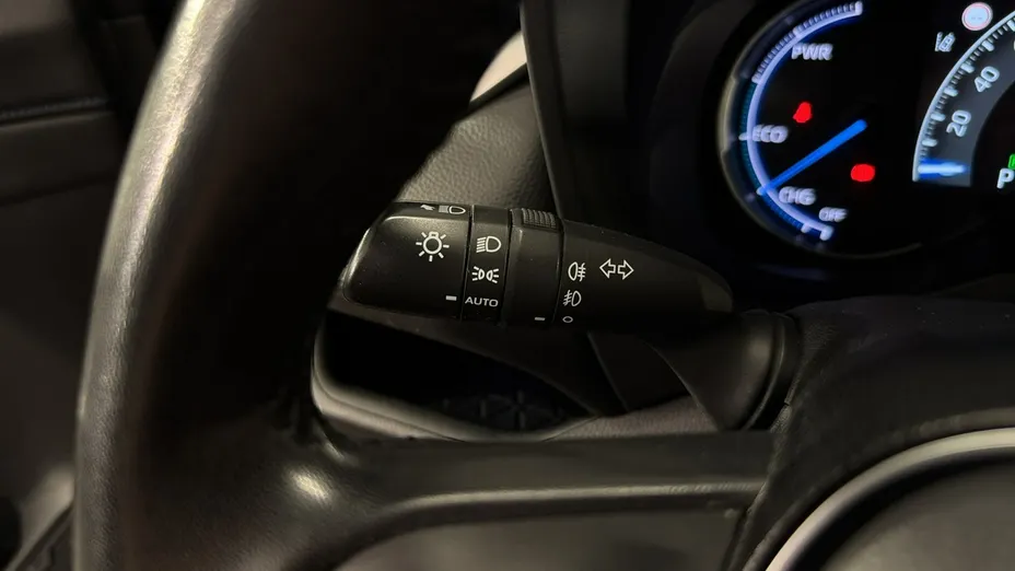 TOYOTA RAV4 -