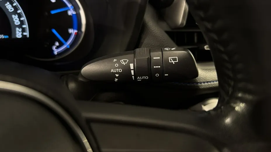 TOYOTA RAV4 -