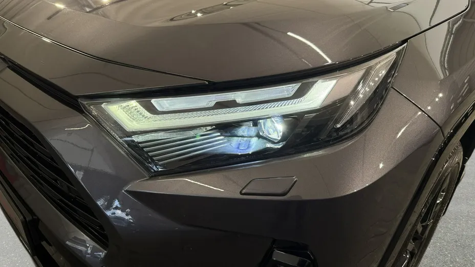 TOYOTA RAV4 -