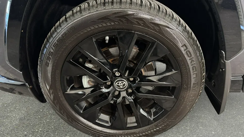 TOYOTA RAV4 -