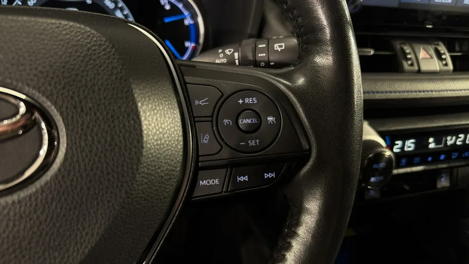 TOYOTA RAV4 -