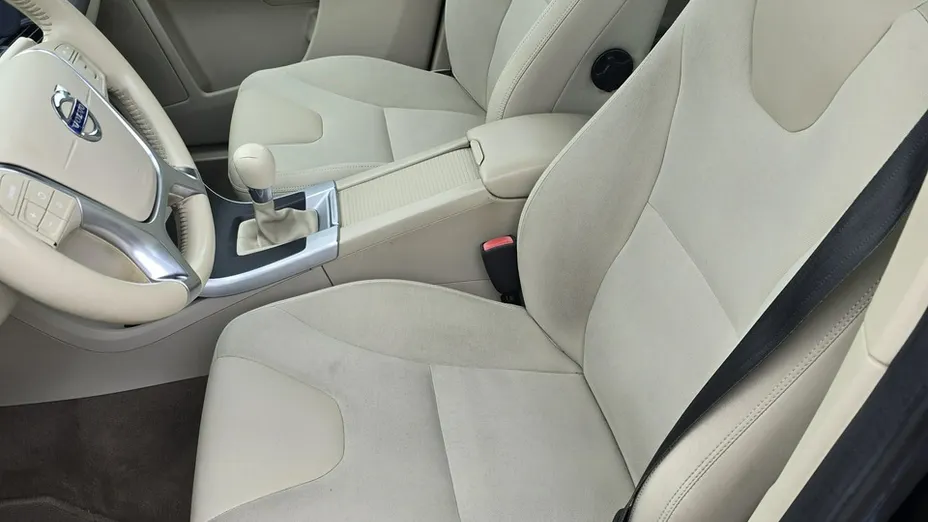VOLVO XC60 -