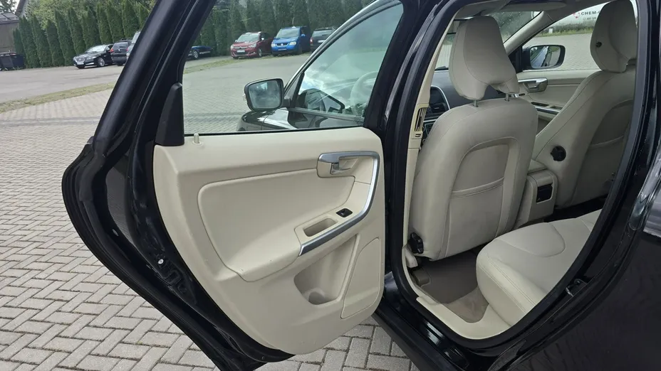 VOLVO XC60 -