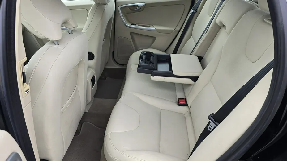 VOLVO XC60 -