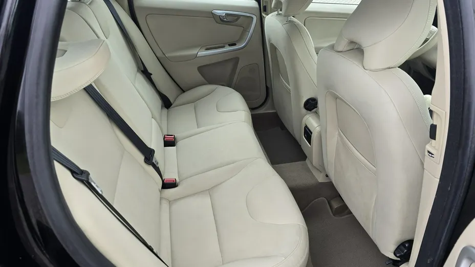 VOLVO XC60 -