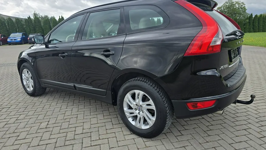 VOLVO XC60 -