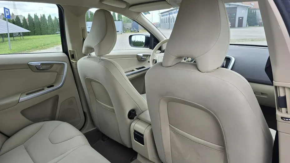 VOLVO XC60 -
