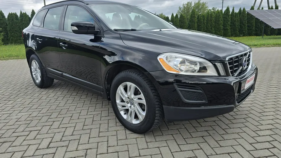 VOLVO XC60 -