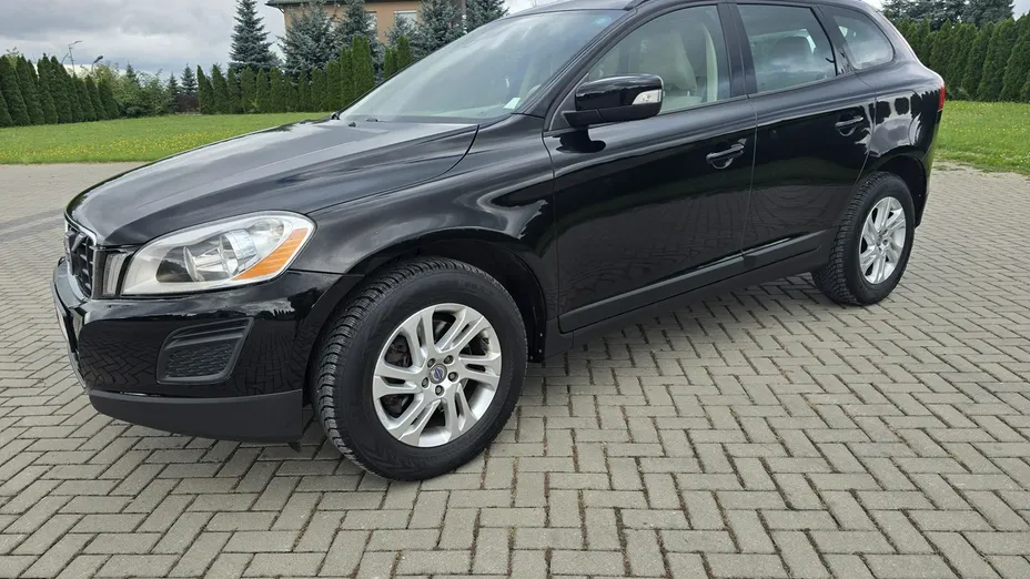 VOLVO XC60 -