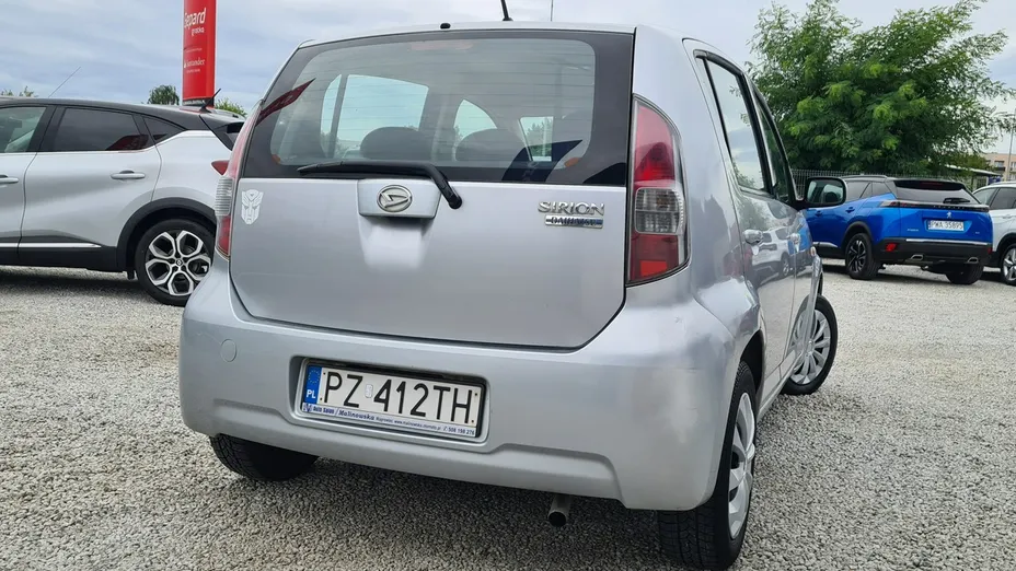 DAIHATSU Sirion -