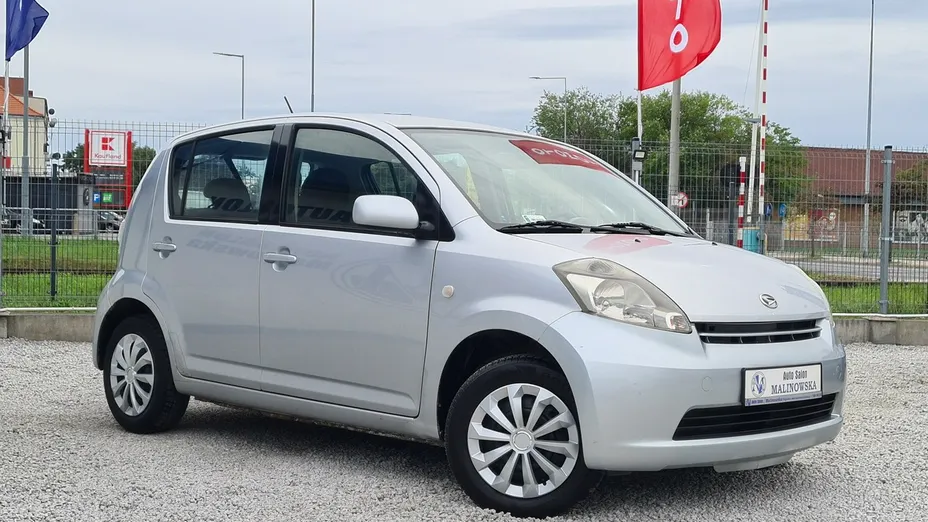 DAIHATSU Sirion -