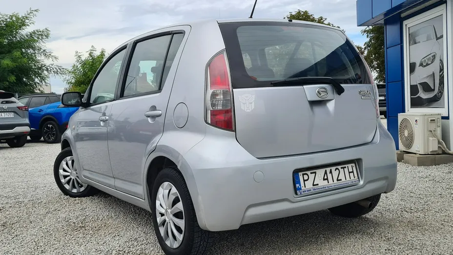 DAIHATSU Sirion -
