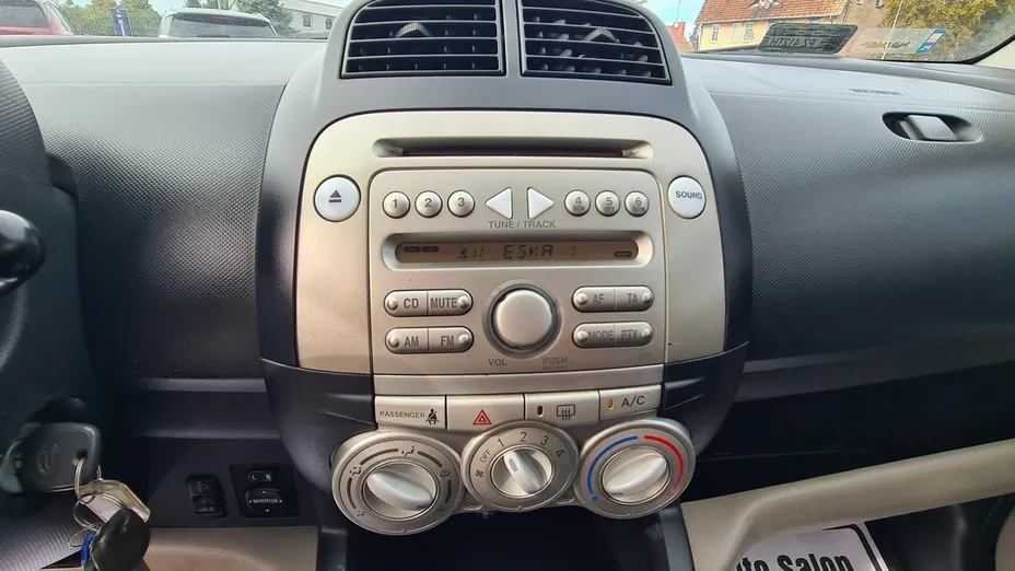 DAIHATSU Sirion -