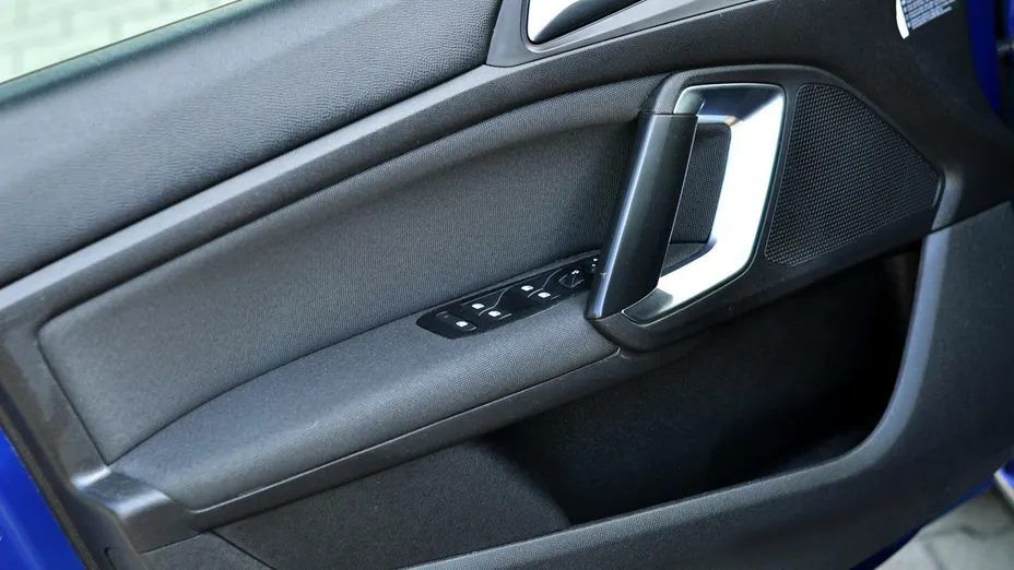 PEUGEOT 308 -