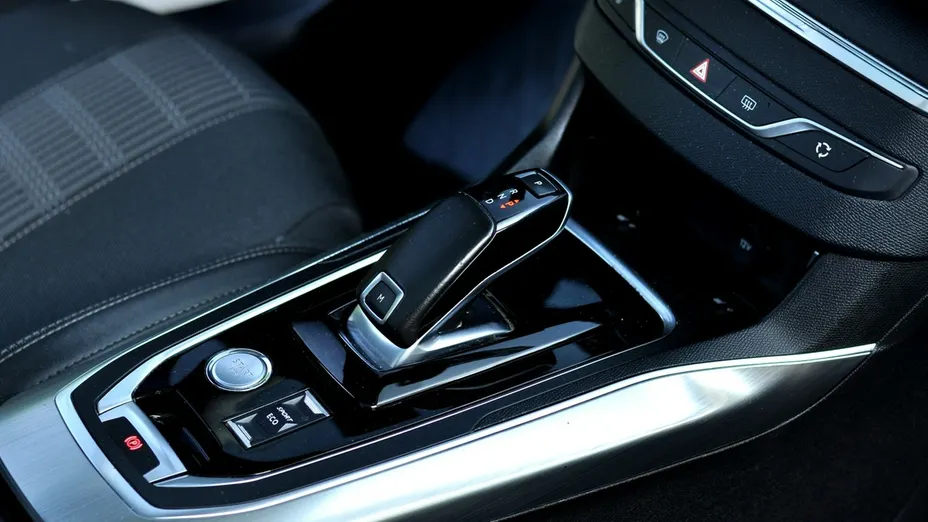 PEUGEOT 308 -