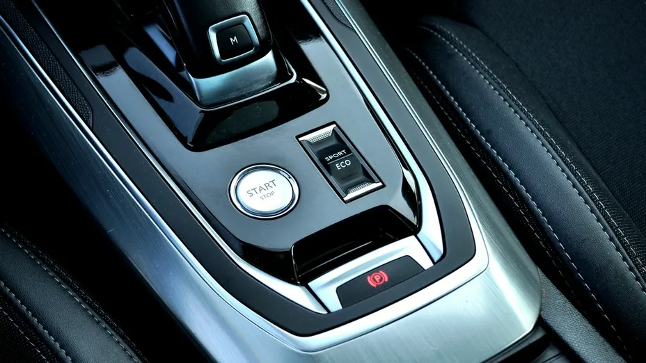 PEUGEOT 308 -