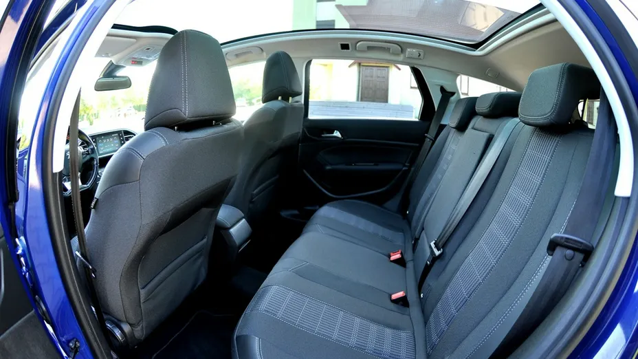 PEUGEOT 308 -