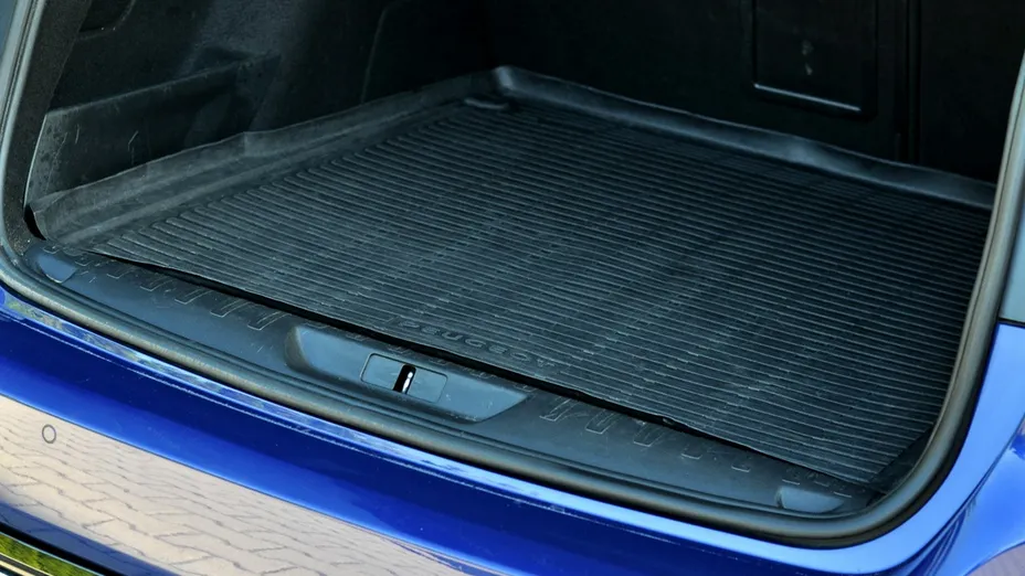 PEUGEOT 308 -
