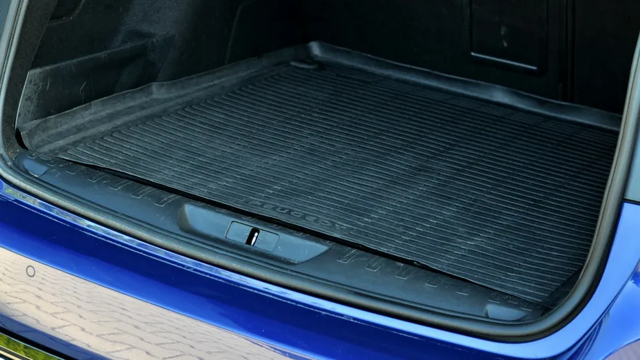 PEUGEOT 308 -