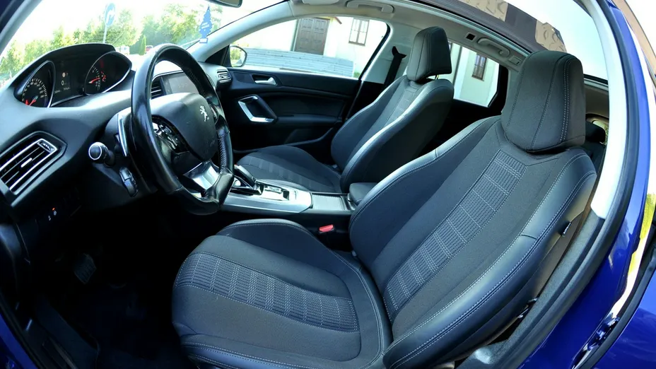 PEUGEOT 308 -
