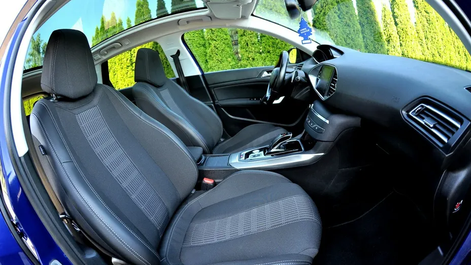 PEUGEOT 308 -