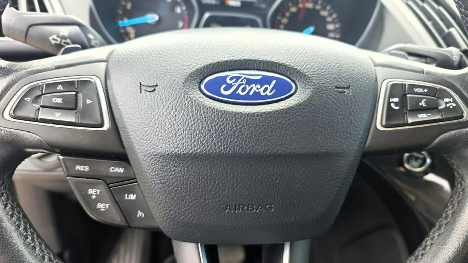 FORD Kuga -
