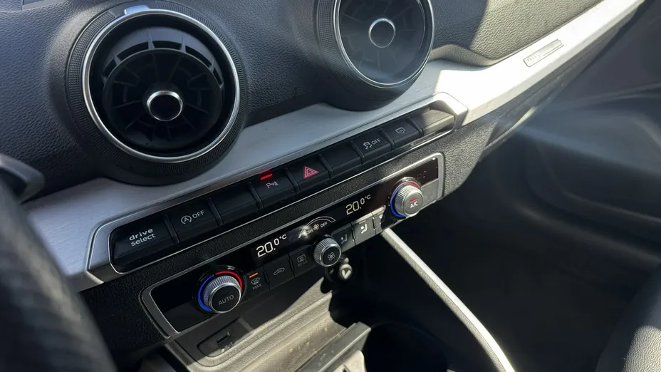 AUDI Q2 -