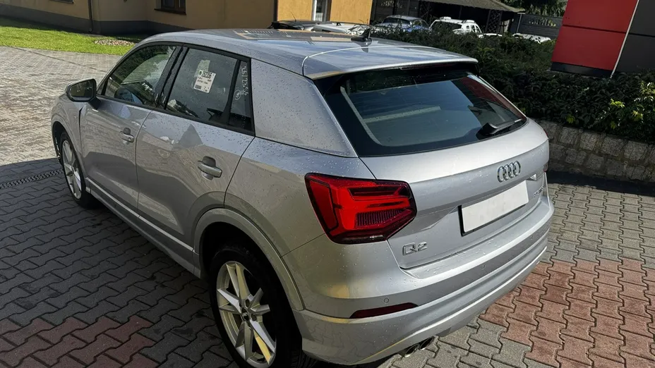 AUDI Q2 -