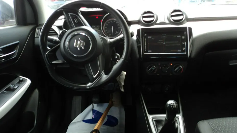 SUZUKI Swift -
