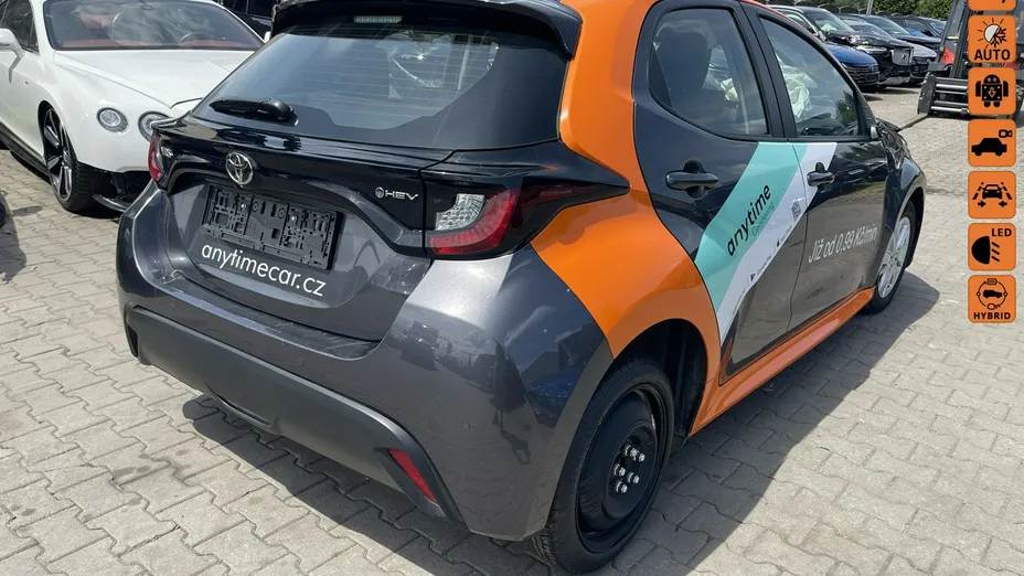 TOYOTA Yaris -