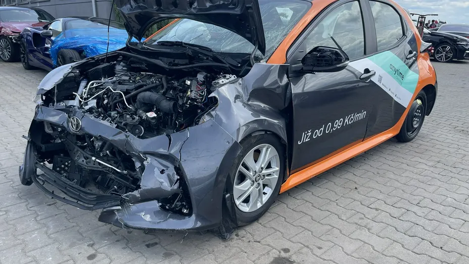 TOYOTA Yaris -