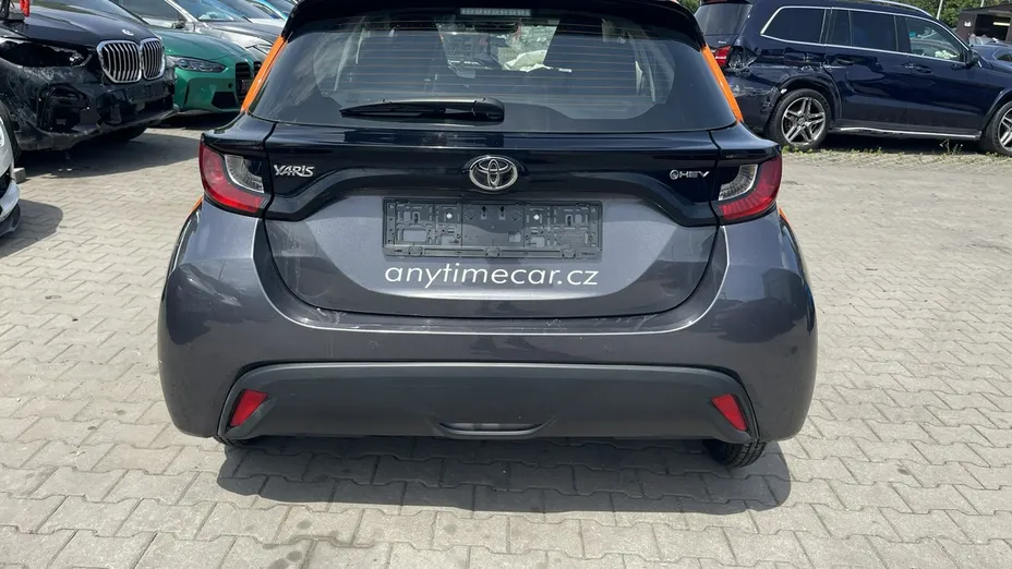 TOYOTA Yaris -