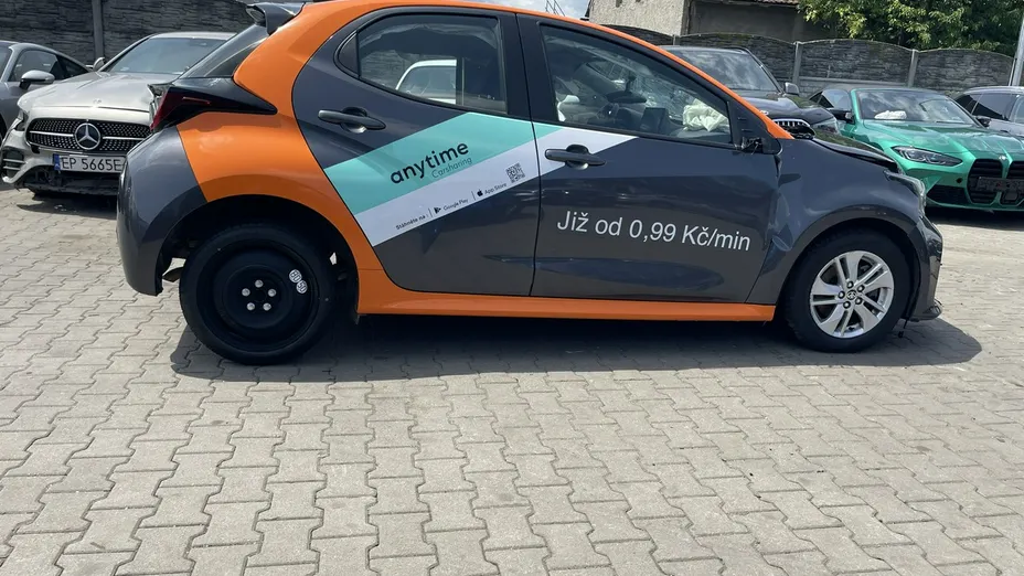TOYOTA Yaris -