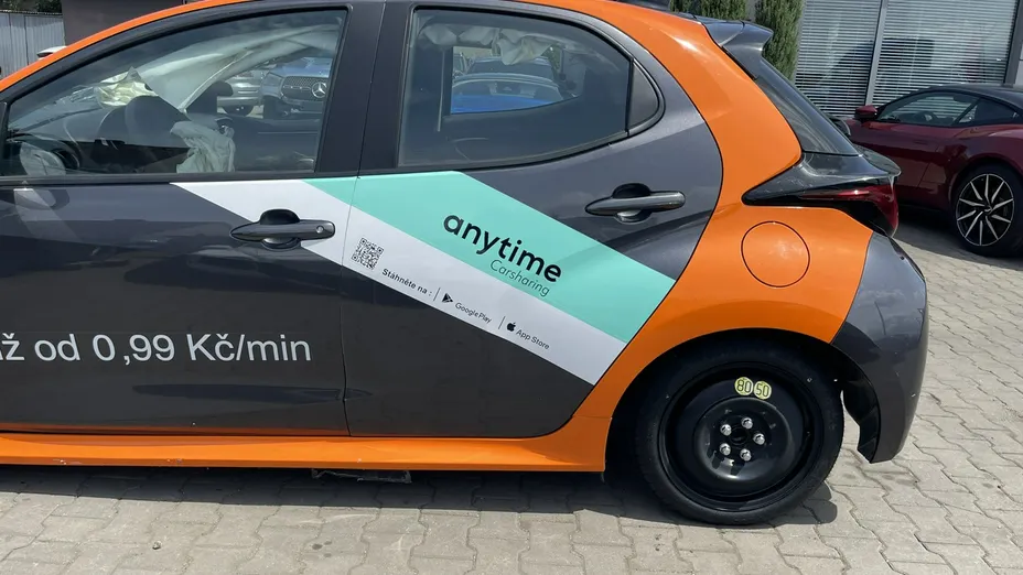 TOYOTA Yaris -
