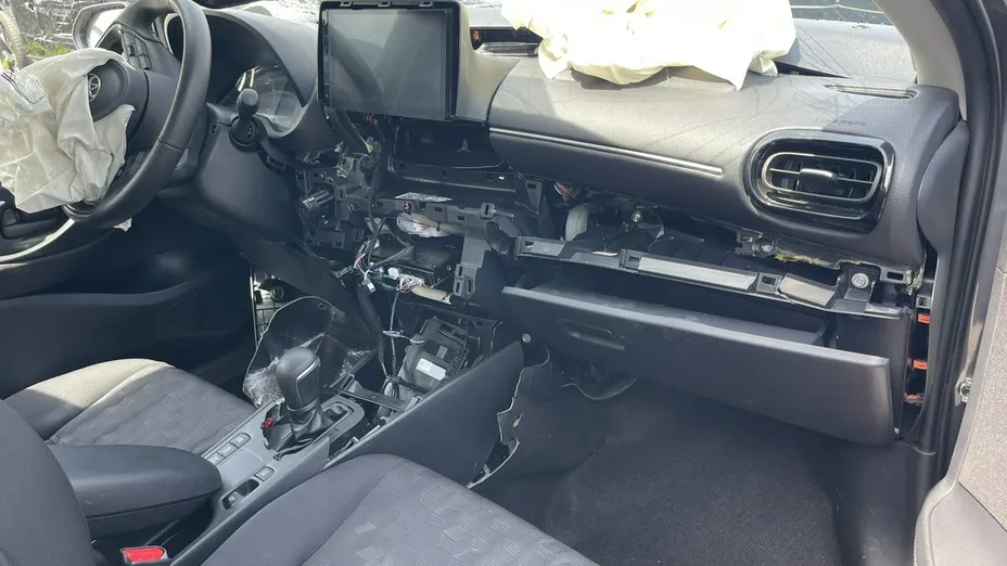 TOYOTA Yaris -