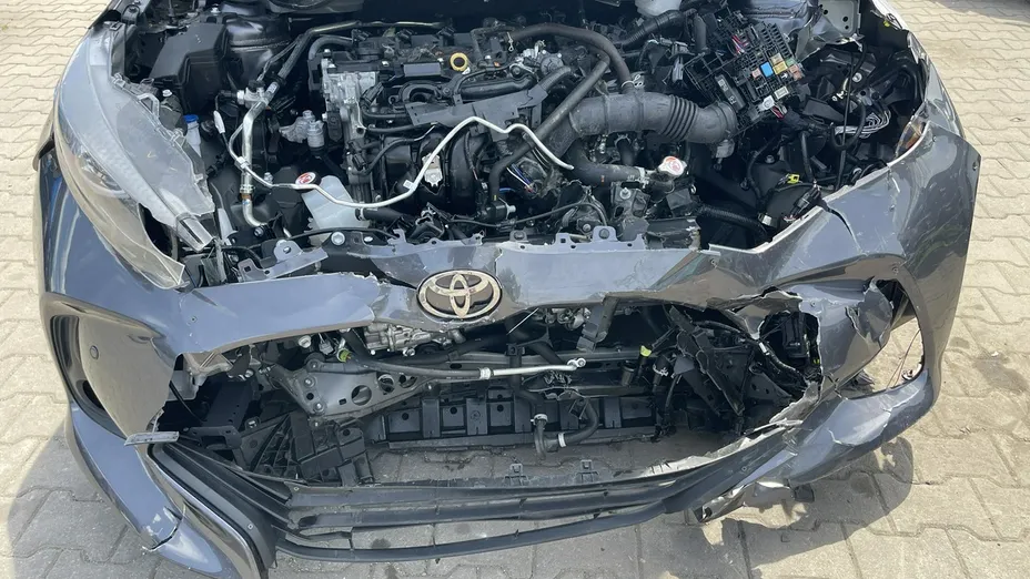 TOYOTA Yaris -