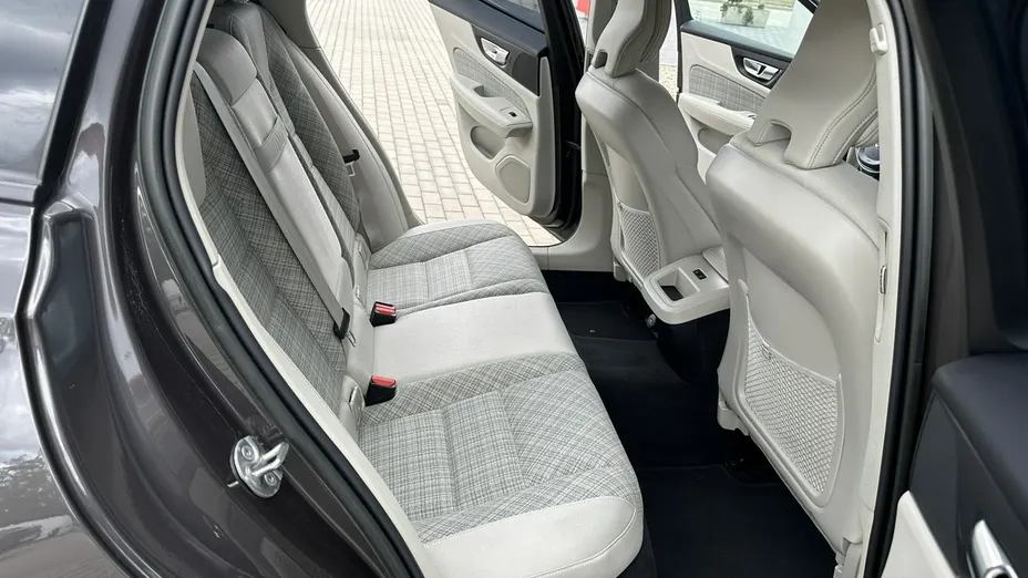 VOLVO V60 -